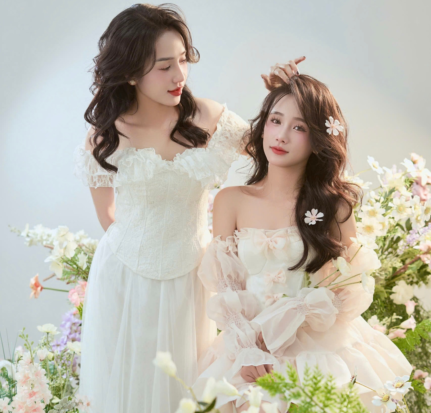 Cộng đồng mạng ngỡ ngàng về bức ảnh hai mẹ con. Cộng đồng mạng ngỡ ngàng về bức ảnh hai mẹ con.