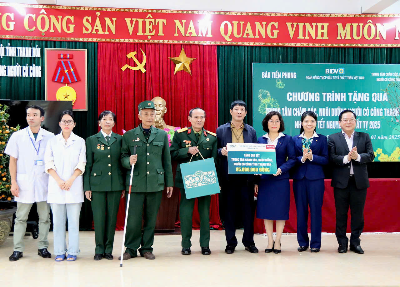 BIDV chi nhánh Lam Sơn trao tặng quà cho Trung tâm chăm sóc, nuôi dưỡng người có công tỉnh Thanh Hóa