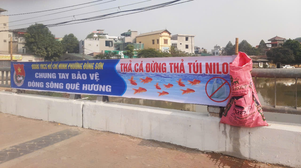 Nhiều hoạt động hỗ trợ người dân thả cá chép, bảo vệ môi trường của đoàn viên thanh niên thành phố Thanh Hóa được người dân ghi nhận. Nhiều hoạt động hỗ trợ người dân thả cá chép, bảo vệ môi trường của đoàn viên thanh niên thành phố Thanh Hóa được người dân ghi nhận.