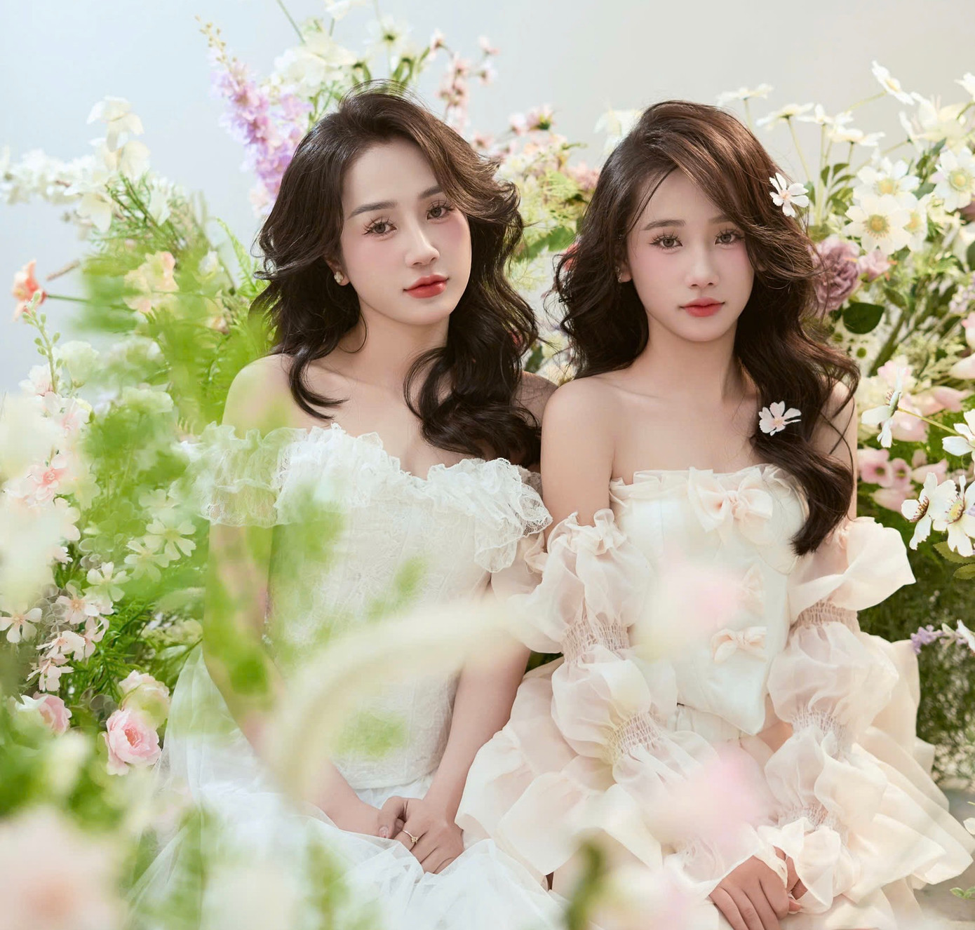 Bức ảnh hai mẹ con khiến dân mạng trầm trồ, dành nhiều lời khen. Bức ảnh hai mẹ con khiến dân mạng trầm trồ, dành nhiều lời khen.