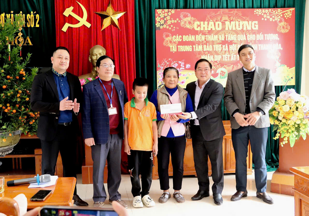 Chương trình tặng quà cho Trung tâm Bảo trợ xã hội số 2