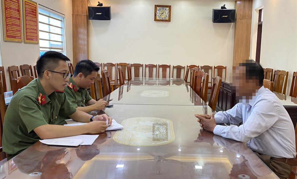 Công an tỉnh Thanh Hóa làm việc với một trường hợp đăng tải thông tin sai sự thật trên facebook.