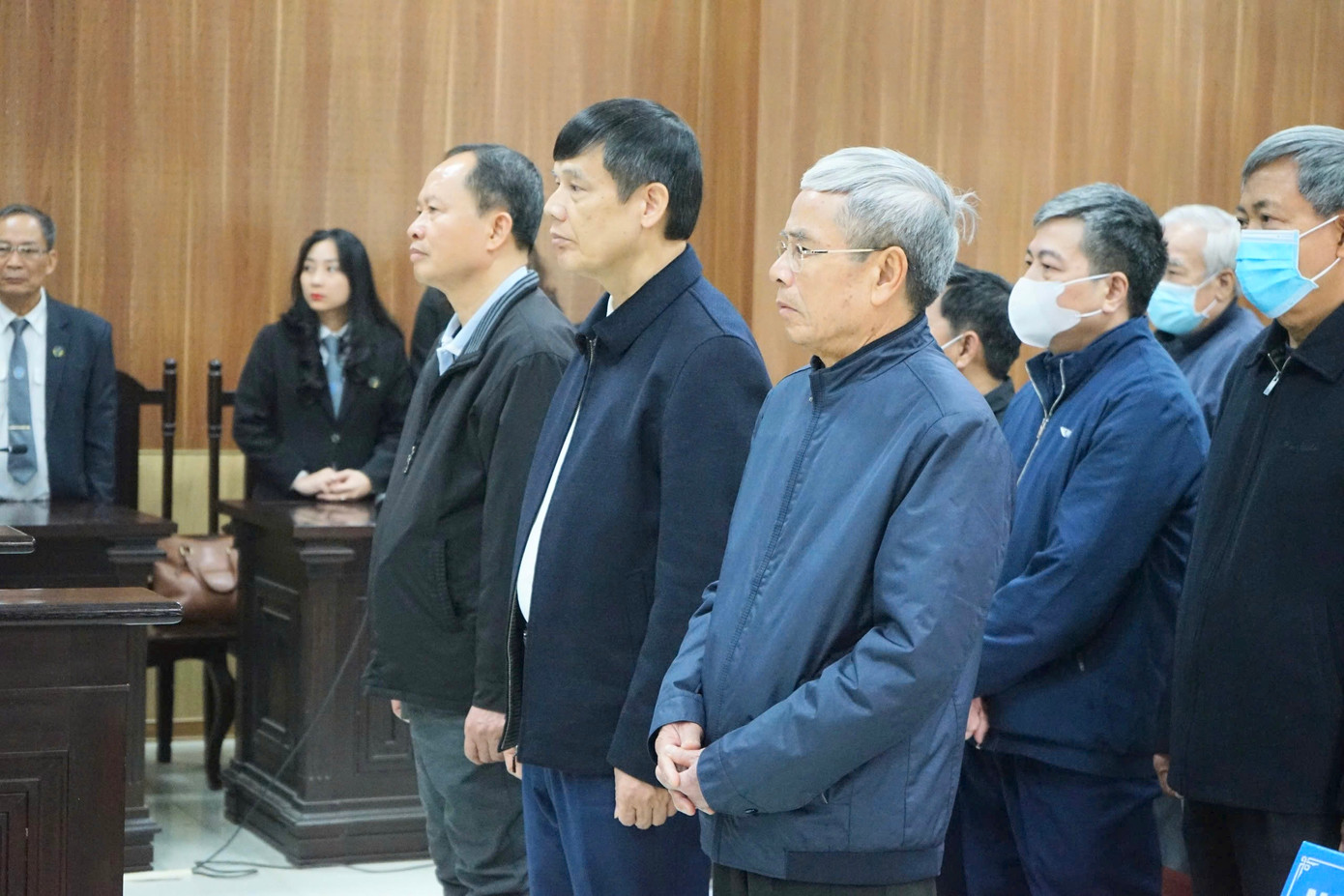 Các bị cáo tại phiên toà sáng 18/1