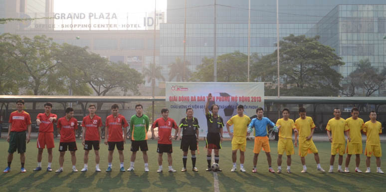 Mobifone - Transerco diễn ra với tỉ số (4 - 5) 