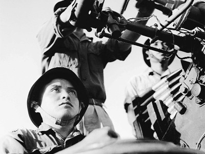 Pháo thủ số 1 Phan Tuấn Thi, khẩu đội 4, phân đội 2 pháo cao xạ bảo vệ Thủ đô (1972)