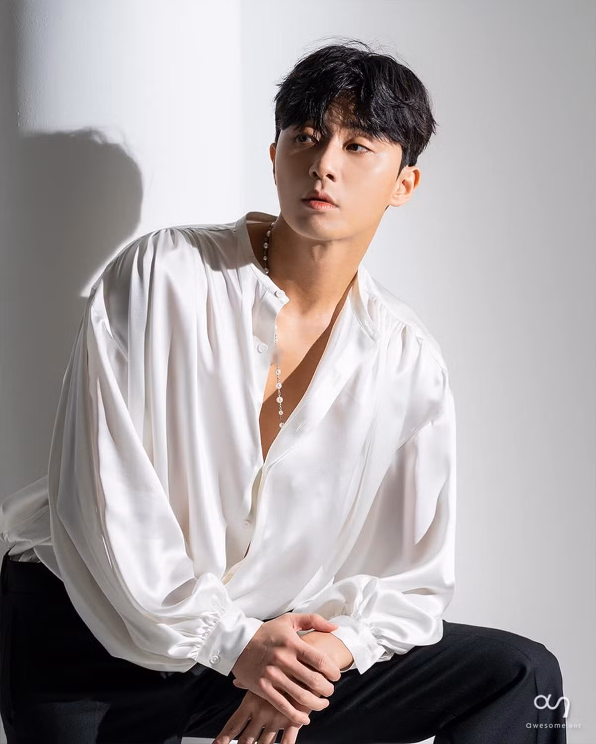 Tài tử "Tầng lớp Itaewon" Park Seo Joon đồng hạng 20 với đàn em.
