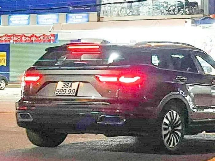 Xe ô tô có biển giả ngũ quý 9 lưu thông trên đường phố Hà Tĩnh. Ảnh: VTC Xe ô tô có biển giả ngũ quý 9 lưu thông trên đường phố Hà Tĩnh. Ảnh: VTC