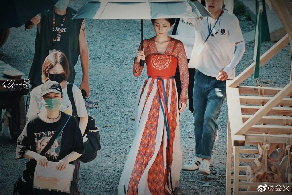 Trong phim mới, Dương Mịch đảm nhận vai Đồ Sơn Hồng Hồng - nữ vương của tộc hồ yêu.