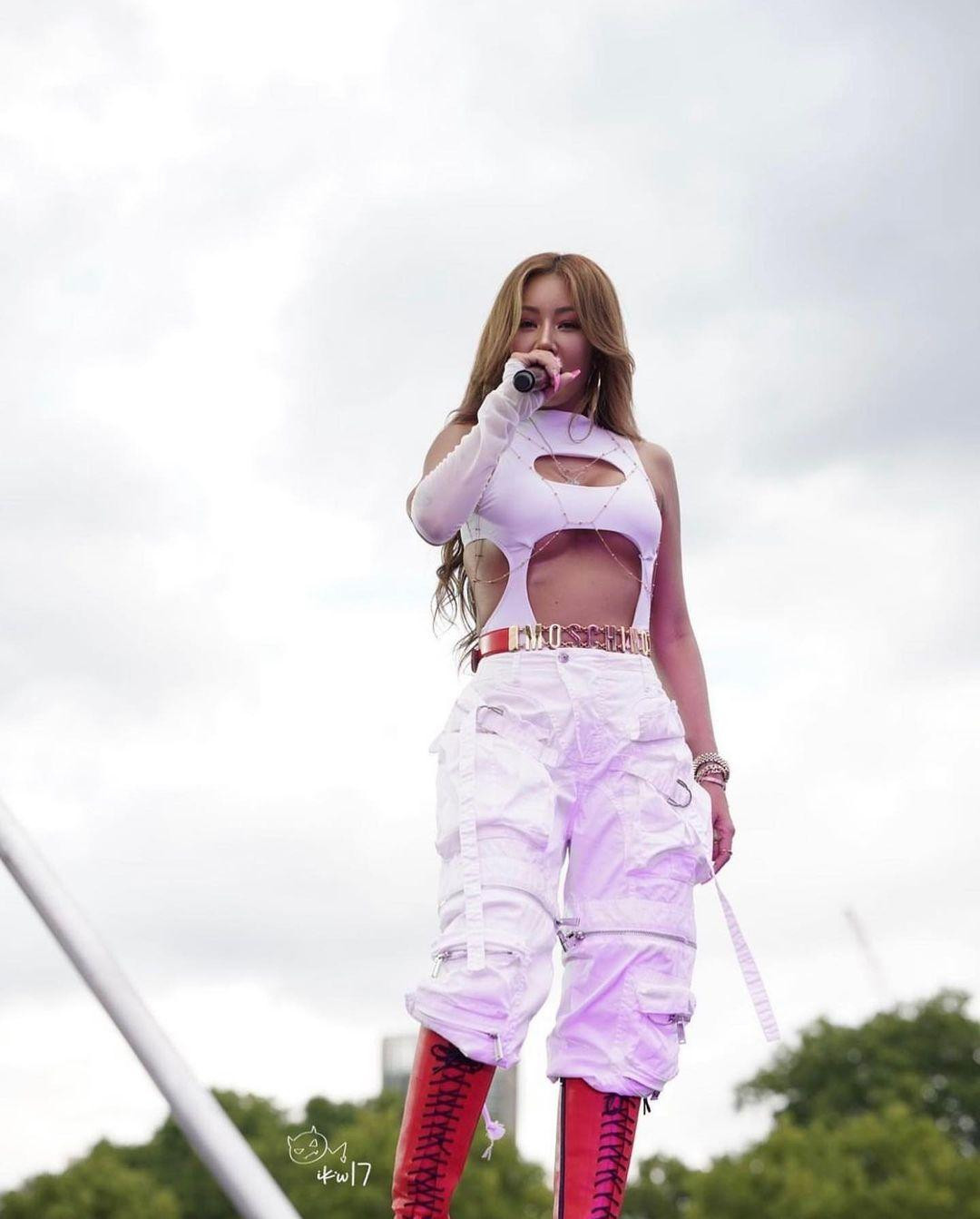 Jessi là "chị đại" của K-Pop và làng hip-hop Hàn Quốc. Jessi là "chị đại" của K-Pop và làng hip-hop Hàn Quốc.