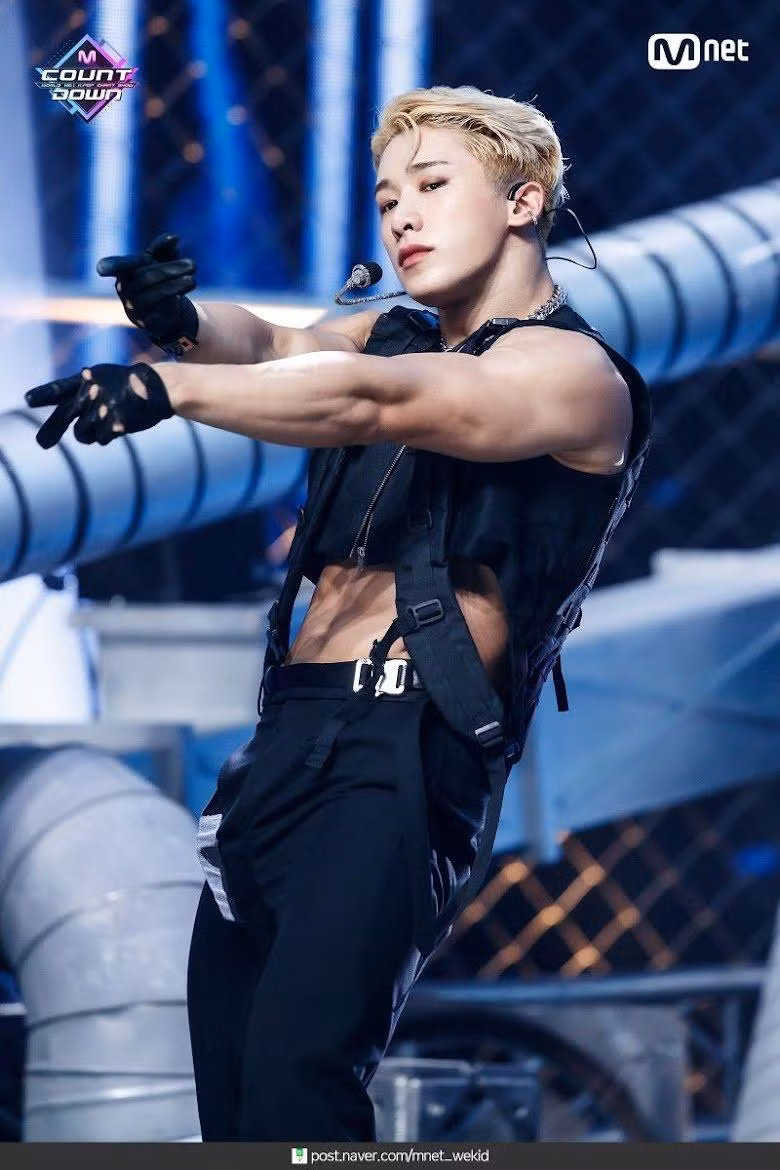 Cựu thành viên nhóm MONSTA X Wonho xếp hạng 16 với 12 phiếu bầu.