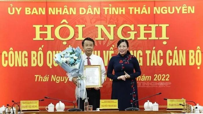 Bí thư Tỉnh ủy Nguyễn Thanh Hải thừa ủy quyền Thủ tướng Chính phủ trao quyết định cho ông Nguyễn Thanh Bình, Phó Chủ tịch UBND tỉnh Thái Nguyên. Ảnh: Thainguyen.gov.vn Bí thư Tỉnh ủy Nguyễn Thanh Hải thừa ủy quyền Thủ tướng Chính phủ trao quyết định cho ông Nguyễn Thanh Bình, Phó Chủ tịch UBND tỉnh Thái Nguyên. Ảnh: Thainguyen.gov.vn
