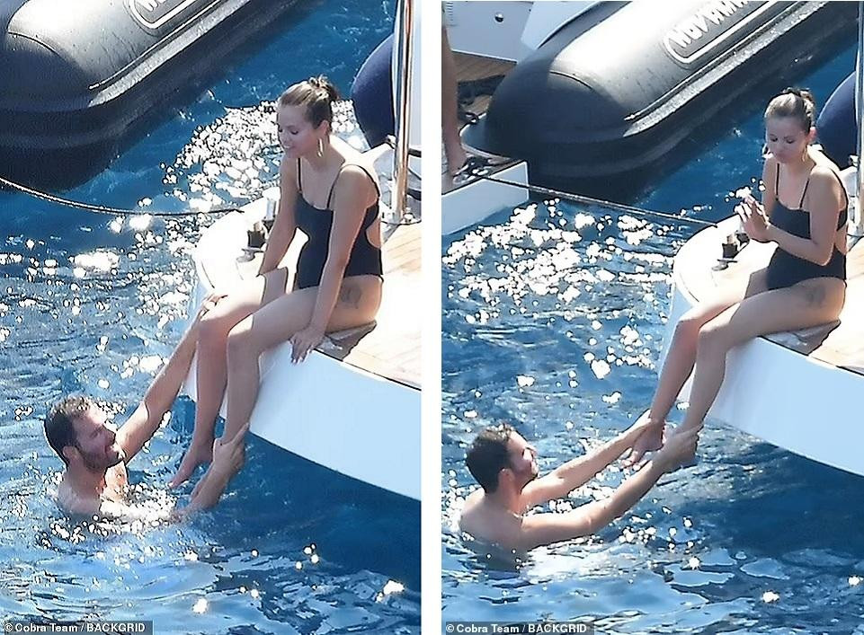 Cánh săn ảnh chụp được nhiều khoảnh khắc thân mật của cặp đôi.