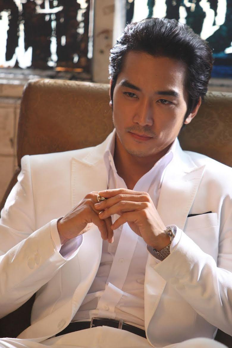 19. Song Seung Hun mang một vẻ đẹp nam tính, mạnh mẽ, đầy lịch lãm và vô cùng cuốn hút. 19. Song Seung Hun mang một vẻ đẹp nam tính, mạnh mẽ, đầy lịch lãm và vô cùng cuốn hút.