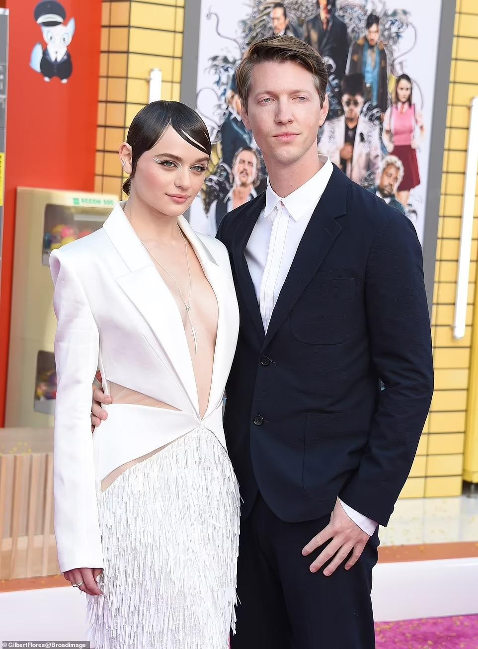 Sánh đôi cùng Joey là vị hôn phu Steven Piet. Anh được biết đến với vai trò đạo diễn kiêm nhà văn. Sánh đôi cùng Joey là vị hôn phu Steven Piet. Anh được biết đến với vai trò đạo diễn kiêm nhà văn.