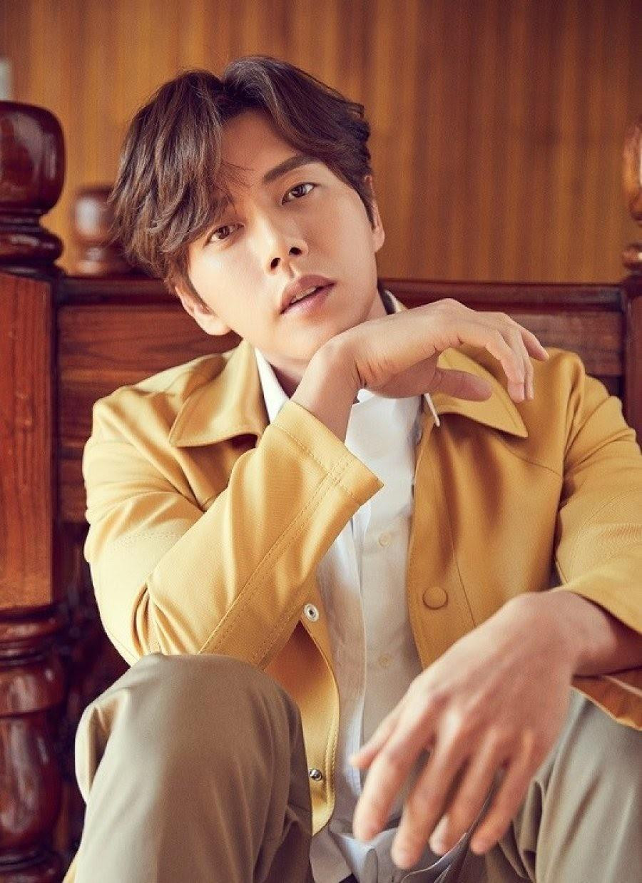 7. Thuở đôi mươi, ngoại hình của Park Hae Jin không thực sự ấn tượng. Anh bị "chìm nghỉm" giữa vô số nam diễn viên Hàn Quốc điển trai. Tuy nhiên, càng gần tuổi 40, tài tử "Bẫy tình yêu" càng cuốn hút bởi ngoại hình lãng tử, nam tính. 7. Thuở đôi mươi, ngoại hình của Park Hae Jin không thực sự ấn tượng. Anh bị "chìm nghỉm" giữa vô số nam diễn viên Hàn Quốc điển trai. Tuy nhiên, càng gần tuổi 40, tài tử "Bẫy tình yêu" càng cuốn hút bởi ngoại hình lãng tử, nam tính.