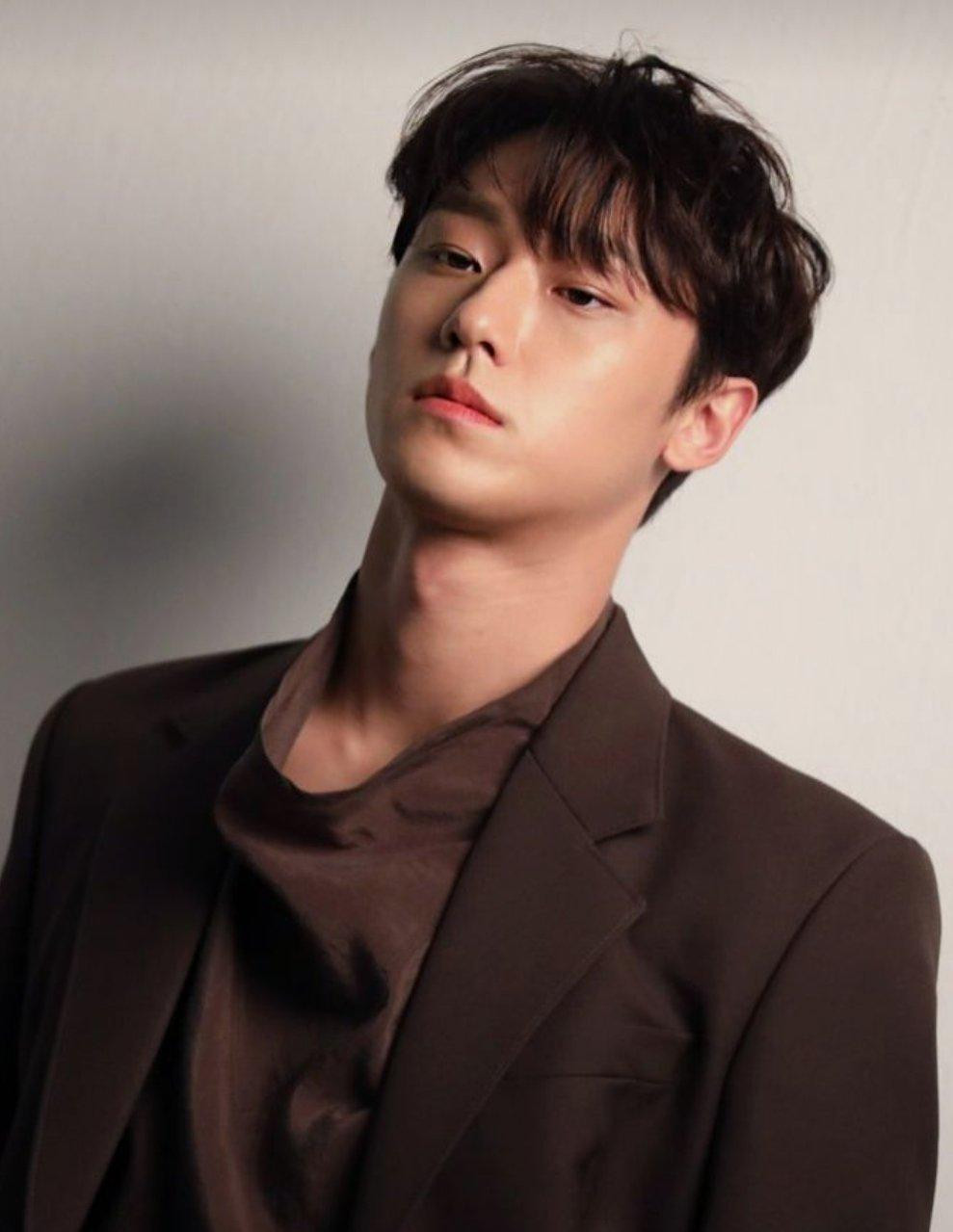 Đồng hạng 18 còn có nam diễn viên &quot;Tuổi trẻ của tháng Năm&quot; Lee Do Hyun...