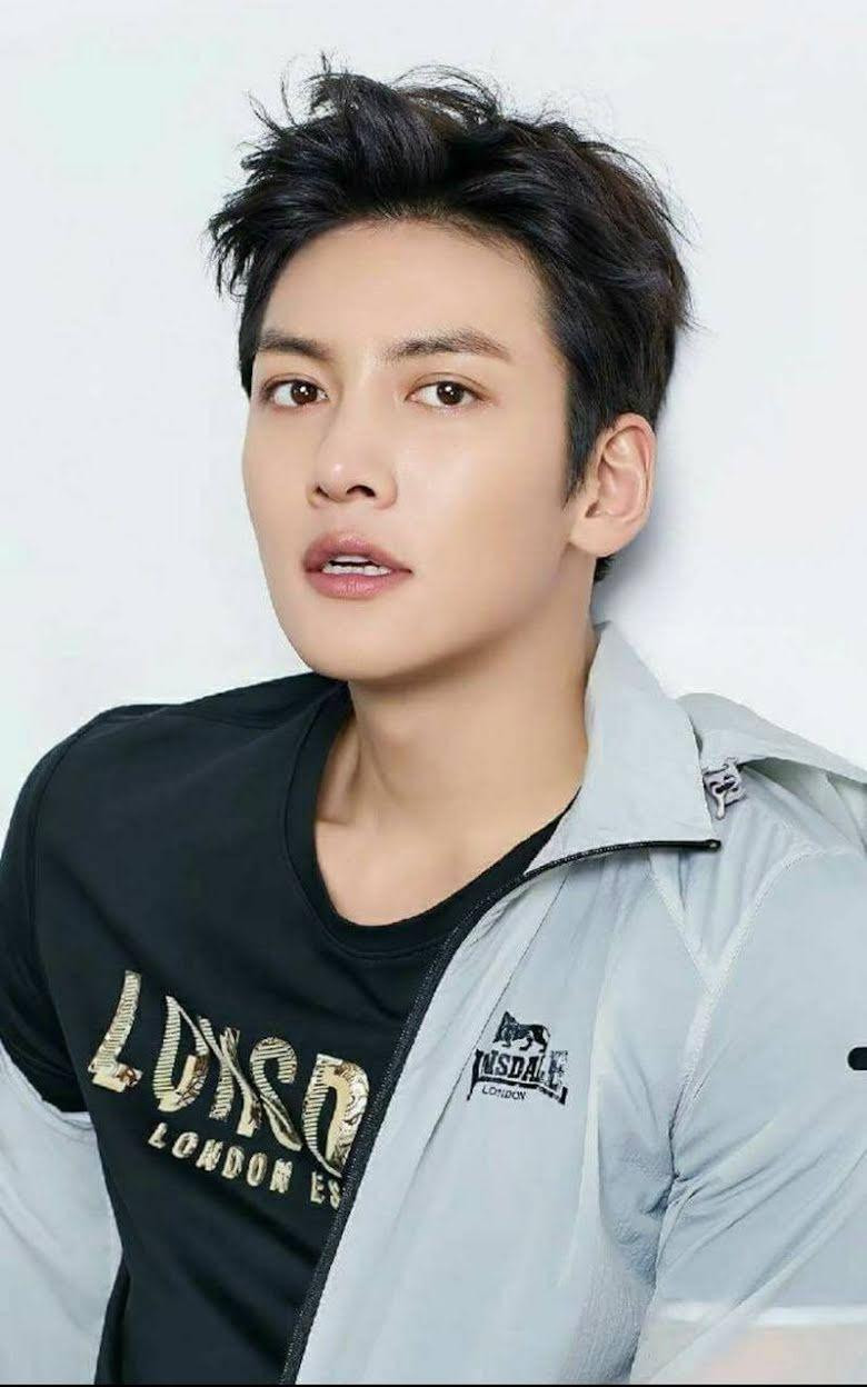 1. Ji Chang Wook đứng đầu danh sách bởi vẻ đẹp "thần thánh". Anh có thể "cân" bất kỳ tạo hình nào từ "mỹ nam đẹp hơn hoa", thư sinh, công tử đến người đàn ông phong trần, bụi bặm. 1. Ji Chang Wook đứng đầu danh sách bởi vẻ đẹp "thần thánh". Anh có thể "cân" bất kỳ tạo hình nào từ "mỹ nam đẹp hơn hoa", thư sinh, công tử đến người đàn ông phong trần, bụi bặm.