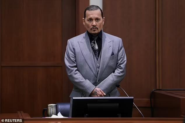 Johnny Depp đã nộp đơn kháng cáo phán quyết phải bồi thường 2 triệu USD cho vợ cũ. Johnny Depp đã nộp đơn kháng cáo phán quyết phải bồi thường 2 triệu USD cho vợ cũ.