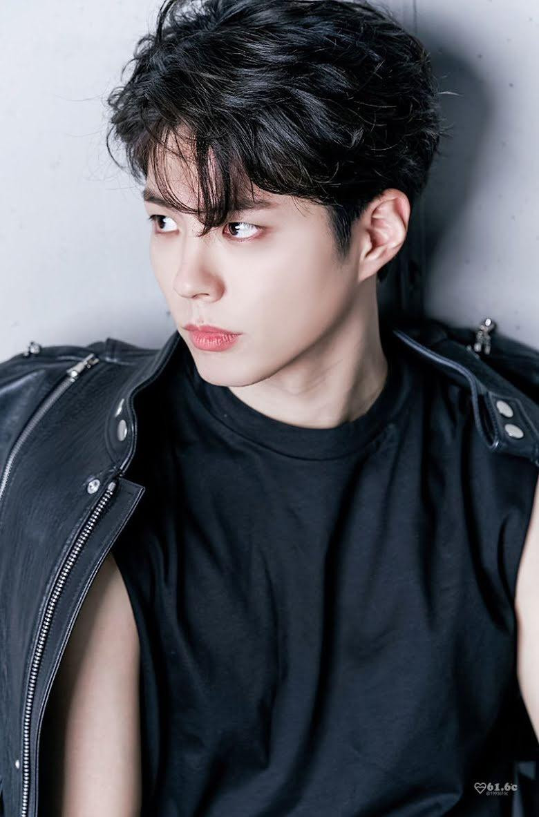 17. Điểm thu hút của Park Bo Gum là vẻ đẹp nam tính, chững chạc. Anh có đường nét hàm sắc lẹm, thanh thoát, chiếc cằm vuông vắn quý tộc. 17. Điểm thu hút của Park Bo Gum là vẻ đẹp nam tính, chững chạc. Anh có đường nét hàm sắc lẹm, thanh thoát, chiếc cằm vuông vắn quý tộc.