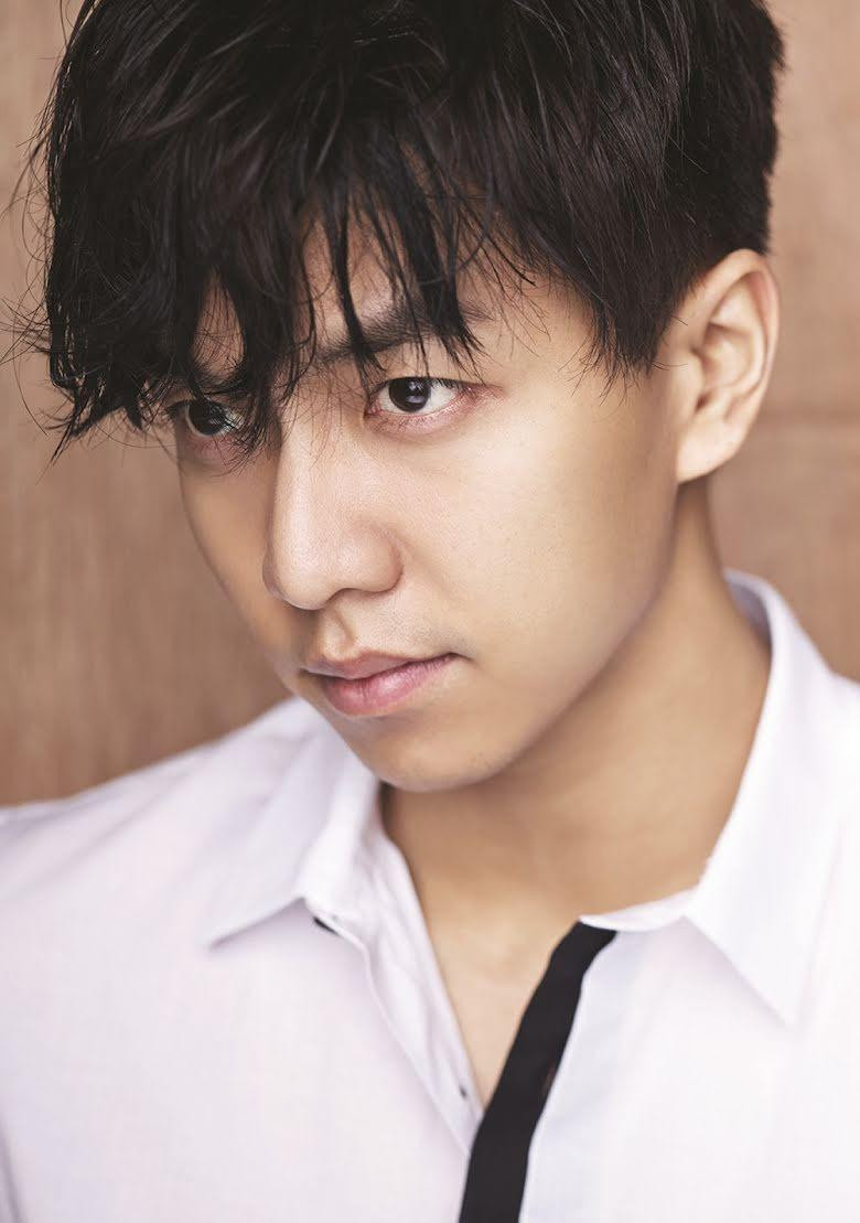 5. Lee Seung Gi không sở hữu ngoại hình đẹp trai gây choáng ngợp như nhiều "hoa mỹ nam" khác. Tuy nhiên, "Con rể quốc dân" luôn được chú ý bởi ngoại hình ấm áp, gần gũi và tỏa ra năng lượng tích cực. 5. Lee Seung Gi không sở hữu ngoại hình đẹp trai gây choáng ngợp như nhiều "hoa mỹ nam" khác. Tuy nhiên, "Con rể quốc dân" luôn được chú ý bởi ngoại hình ấm áp, gần gũi và tỏa ra năng lượng tích cực.