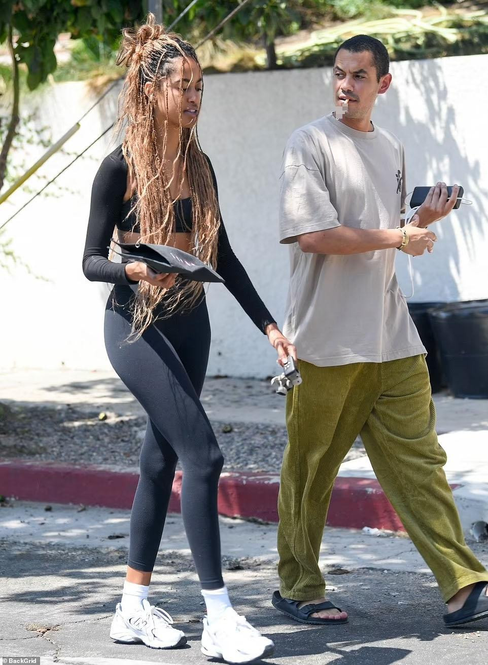 Eklunk có cha là viên chức Bộ Ngoại giao Mỹ đã nghỉ hưu Jon Eklund (72 tuổi), từng làm việc tại một số đại sứ quán Mỹ ở châu Phi. Mẹ của anh tên là Yeshi Eklund (66 tuổi) đến từ Ethiopia.