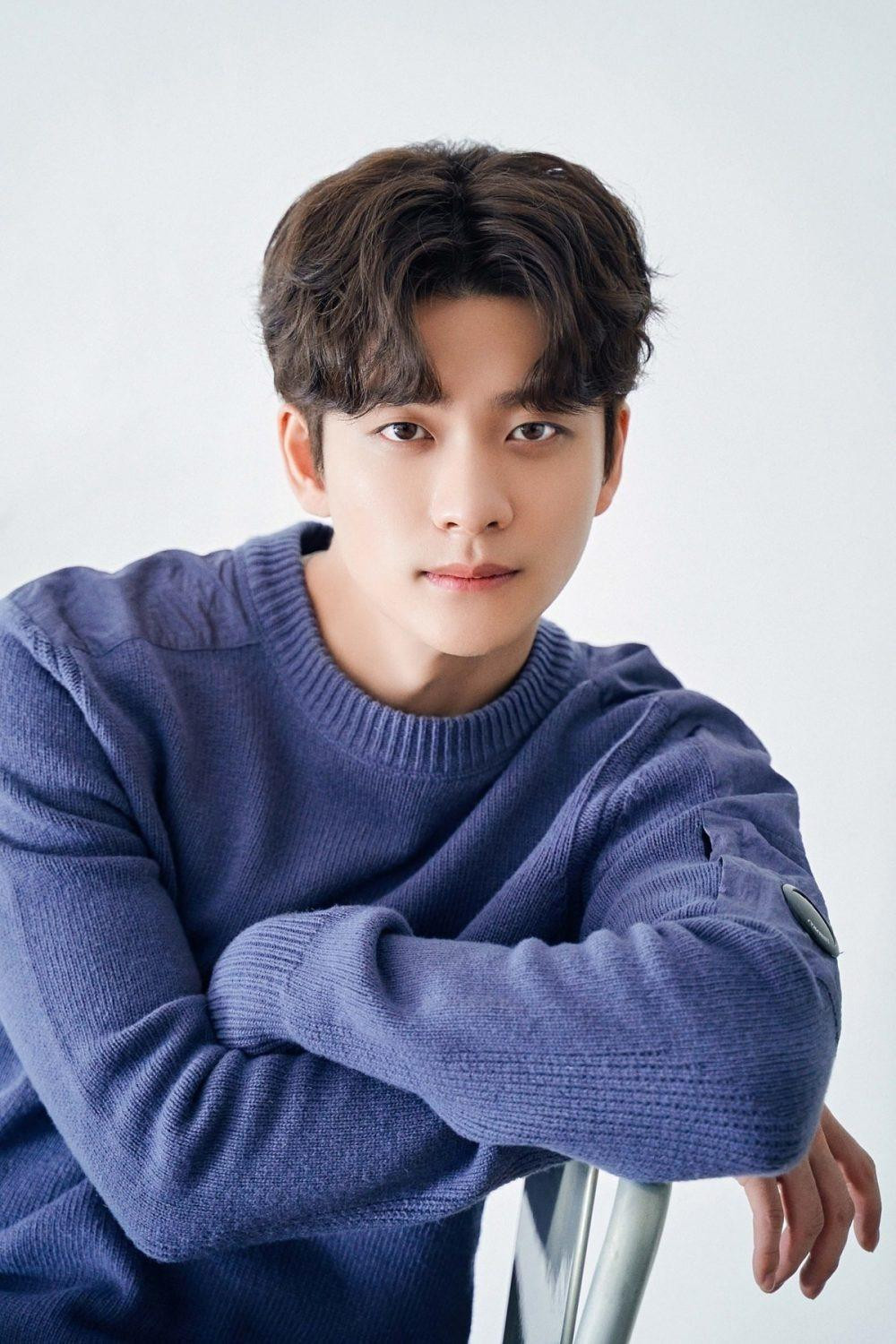 Đồng hạng 13 có &quot;tình cũ&quot; của Nhã Phương Kang Tae Ho. Anh hiện đang rất nổi tiếng nhờ thành công của phim &quot;Nữ luật sư kỳ lạ Woo Young Woo&quot;.