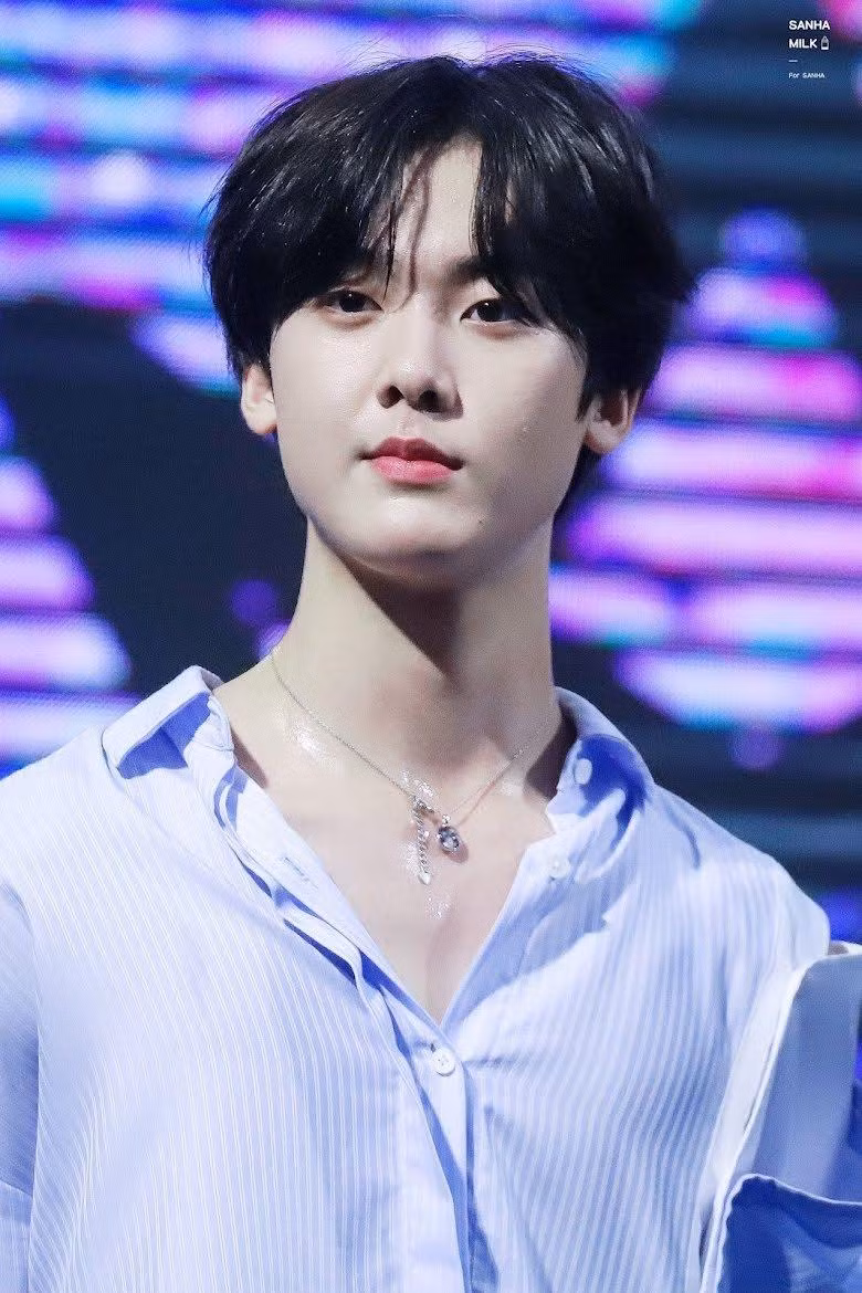 Sanha (SN 2000) là em út nhóm nhạc nam Astro. Anh nhận được 8 phiếu bầu.