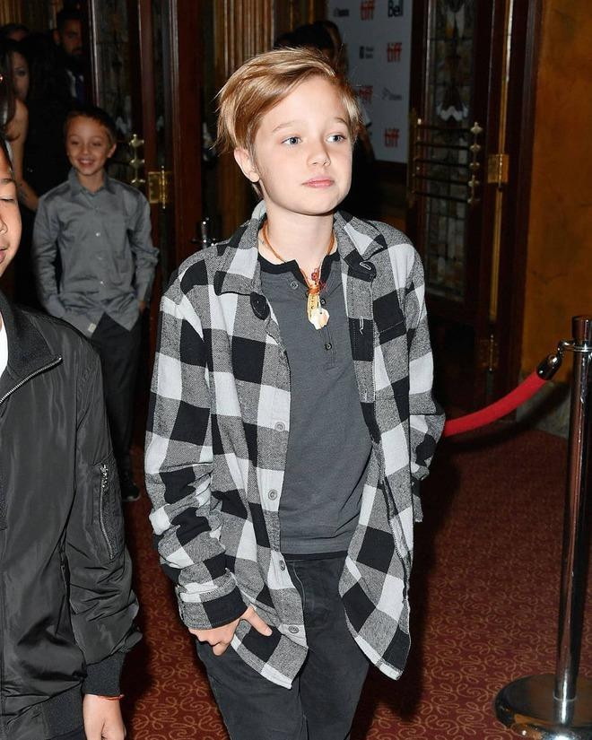 Shiloh từng muốn chuyển giới thành con trai.