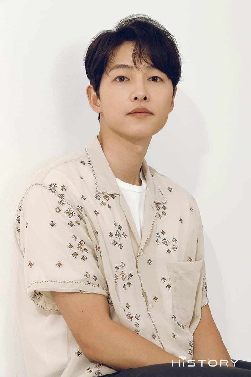 14. Song Joong Ki thuộc kiểu mỹ nam “đẹp hơn hoa” với gương mặt baby, “không tuổi”. 14. Song Joong Ki thuộc kiểu mỹ nam “đẹp hơn hoa” với gương mặt baby, “không tuổi”.