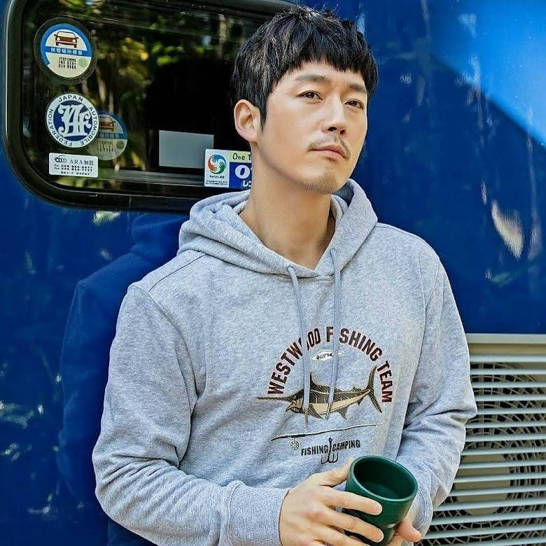 8. Ở tuổi 46, Jang Hyuk mang vẻ đẹp từng trải, quyến rũ và phong trần. 8. Ở tuổi 46, Jang Hyuk mang vẻ đẹp từng trải, quyến rũ và phong trần.