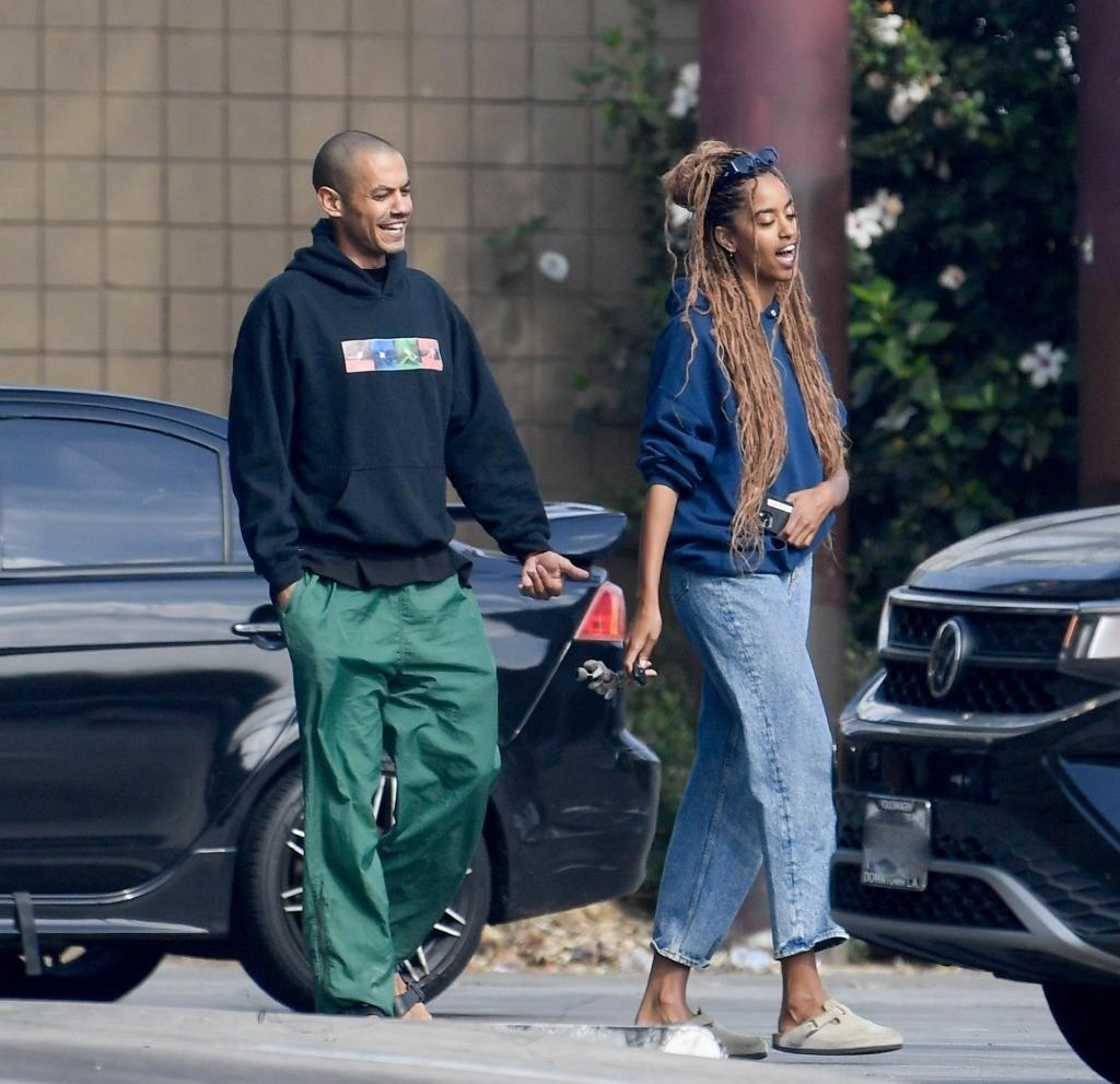 Hai lần gặp gỡ công khai trước đó của cặp đôi là đi ăn trưa vào ngày 26/7 và đi dạo phố vào ngày 2/8. Tuy nhiên, lúc đó, họ chỉ giống như những người bạn bình thường.