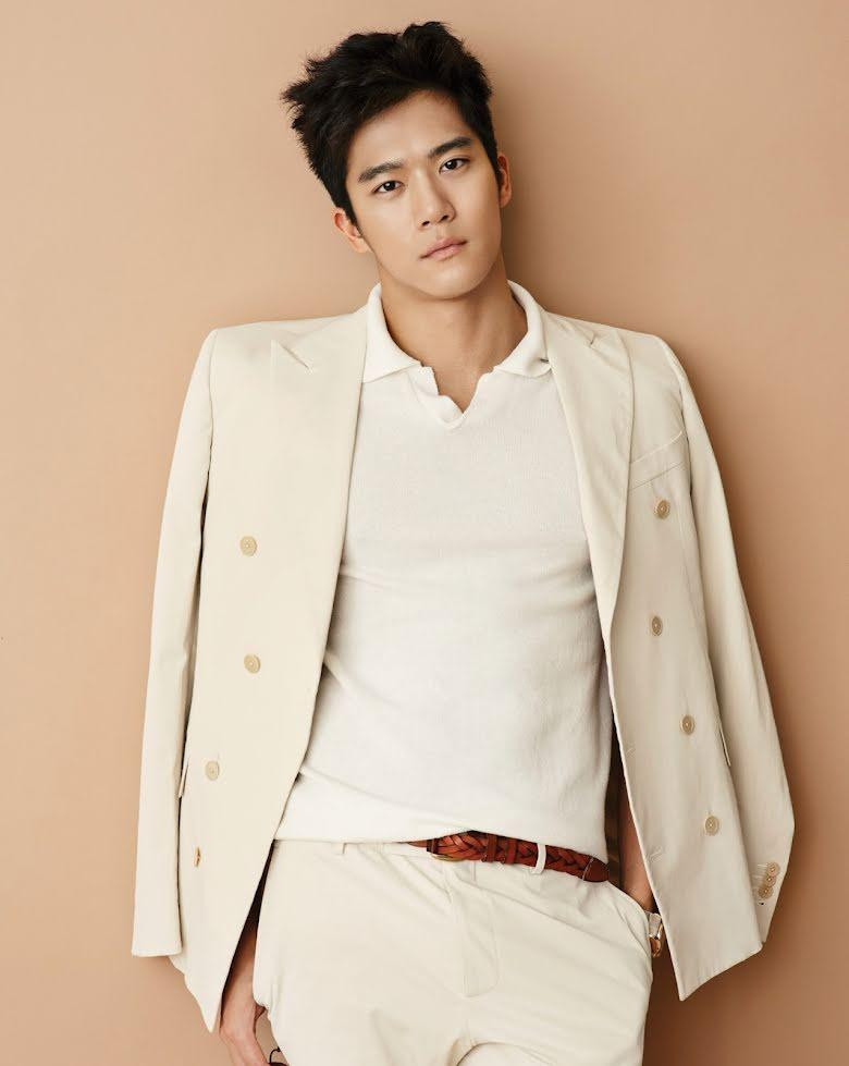 Nam diễn viên/người mẫu Ha Seok Jin có được 11 phiếu bầu.