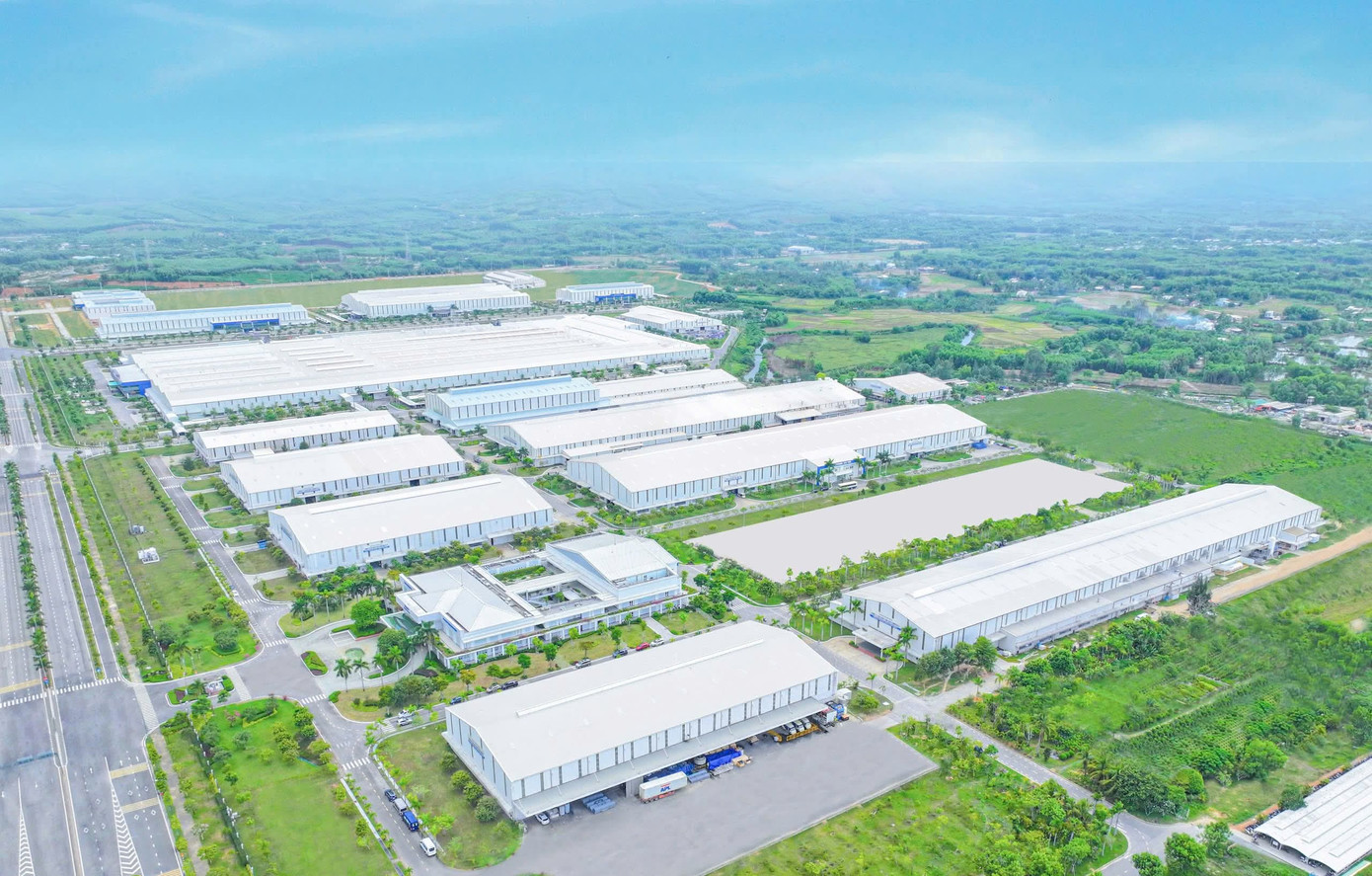 Tập đoàn THACO là chủ đầu tư Khu công nghiệp cơ khí tại Bình Dương. Tập đoàn THACO là chủ đầu tư Khu công nghiệp cơ khí tại Bình Dương.