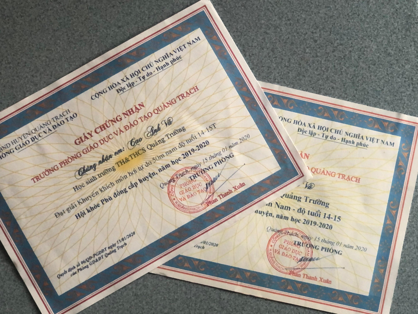 Giấy chứng nhận "kình ngư" Cao Anh Vũ ở cự ly bơi 50m và 100m tại hội khoẻ phù đổng cấp huyện. Giấy chứng nhận "kình ngư" Cao Anh Vũ ở cự ly bơi 50m và 100m tại hội khoẻ phù đổng cấp huyện.