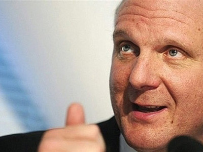 Steve Ballmer bị ném trứng thối khi đang diễn thuyết