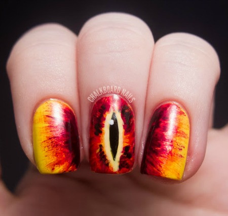 Kiểu sơn móng tay nghệ thuật 3D khiến nhiều người phải ngạc nhiên. Với kiểu sơn móng tay này, bạn phải biết lựa chọn và kết hợp màu sắc cho phù hợp 