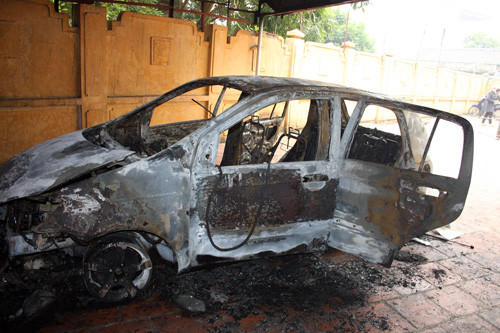 Chiếc xe Hyundai Getz để trong nhà gần 1 tuần không sử dụng bỗng nhiên phát cháy