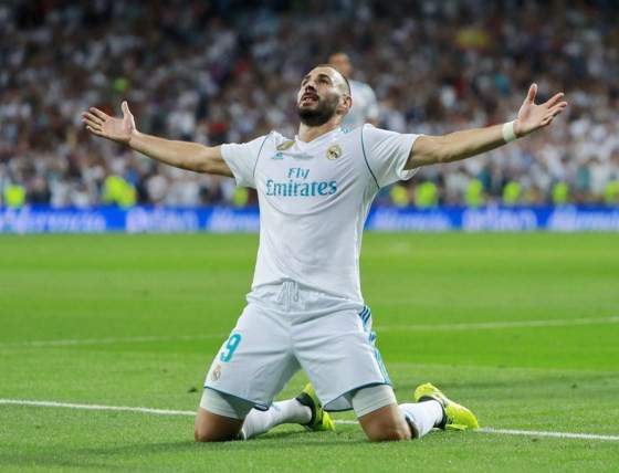 Karim Benzema muốn gắn bó suốt đời với sân Bernabeu. Ảnh: Getty Images. Real trói chân ngôi sao Benzema với điều khoản 1 tỷ euro ảnh 1