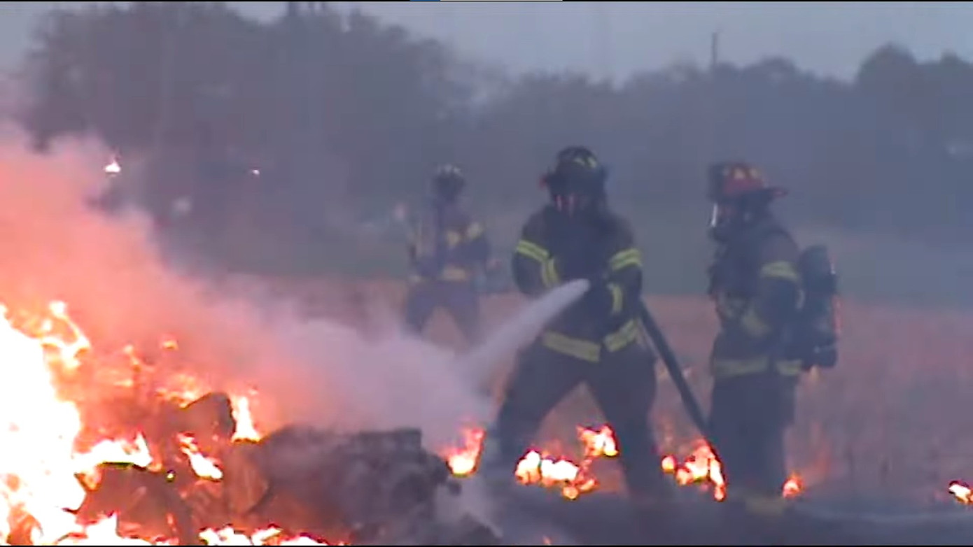 Đội cứu hỏa ngay lập tức có mặt tại hiện trường và phong tỏa đám cháy. Ảnh: WhistlinDiesel