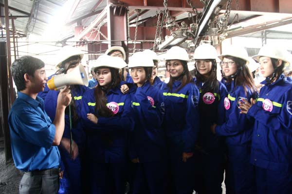 Nghe giới thiệu về mỏ