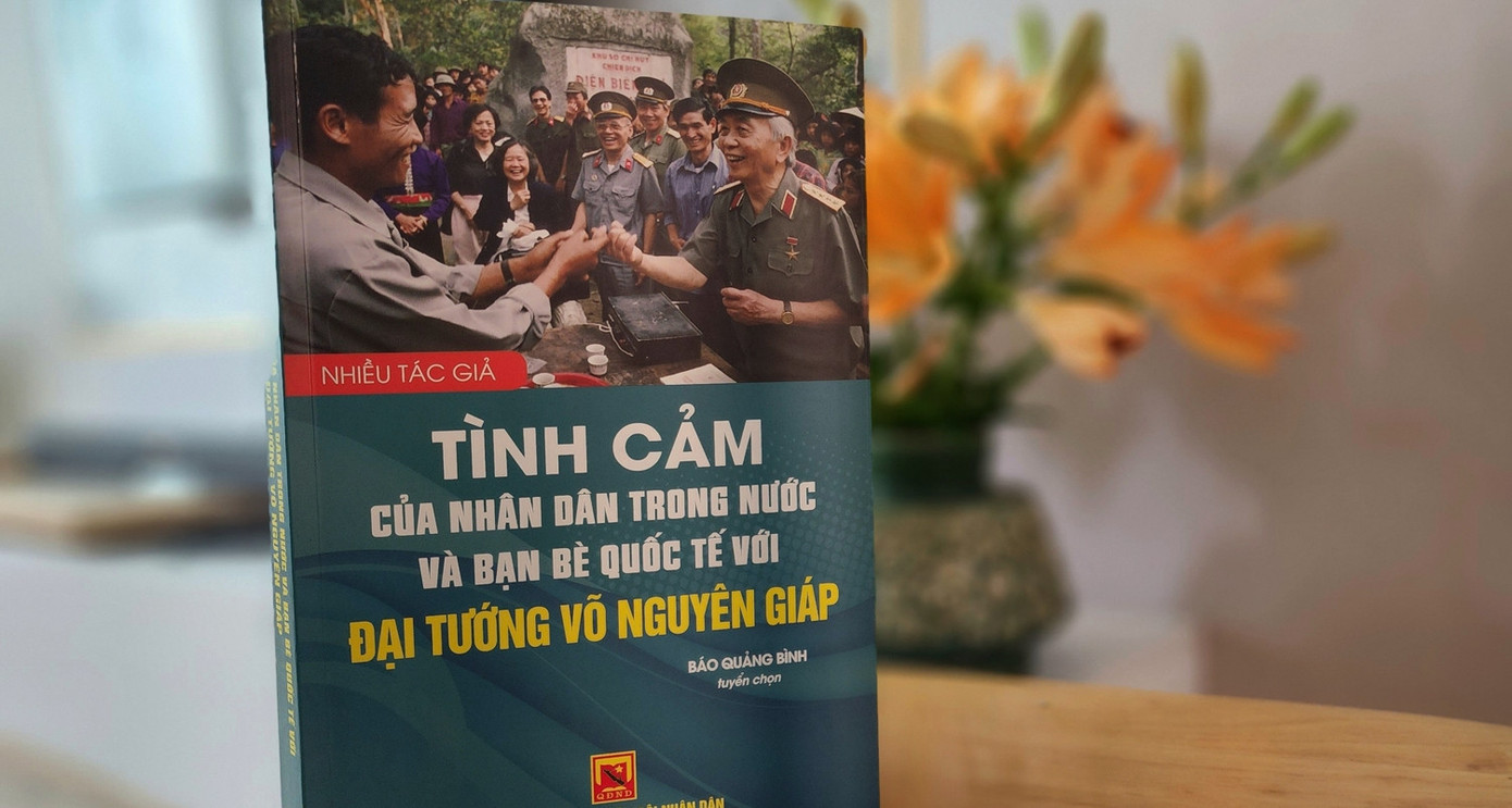 Cuốn sách ghi lại tình cảm của nhân dân và bạn bè quốc tế dành cho tướng Giáp trong suốt 10 năm qua.