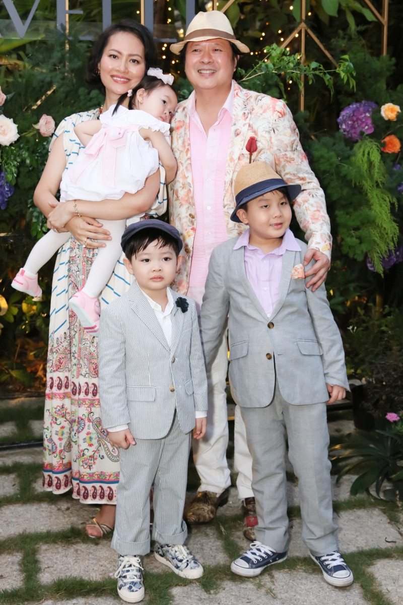 Hải Yến và chồng con.