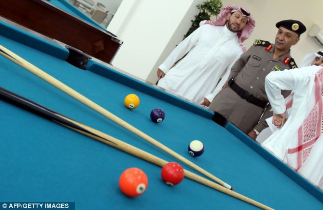 Bàn đánh bi a nằm trong hệ thống nhà tù ở Ả rập Xê Út