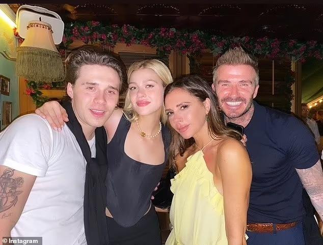 Gia đình Beckham từng rất hòa thuận. Gia đình Beckham từng rất hòa thuận.