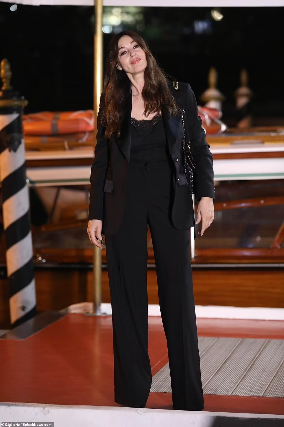 Minh tinh đẹp nhất nước Ý Monica Bellucci thanh lịch ở tuổi 58.