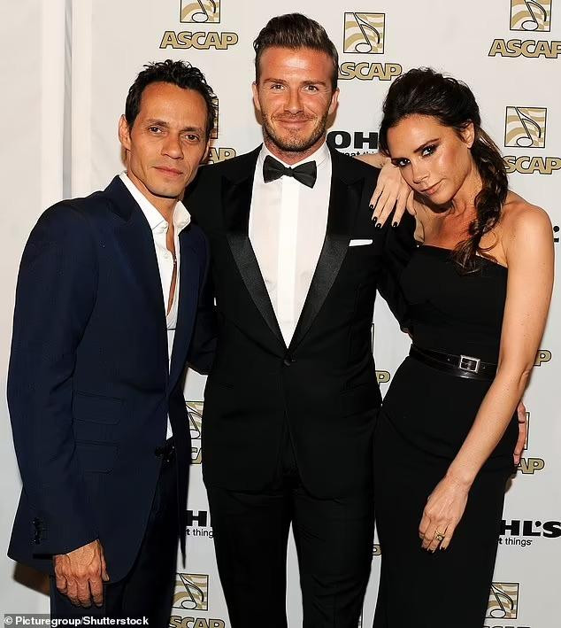 Marc Anthony đã hát ca khúc mà Nicola và Brooklyn chọn cho First Dance để biểu diễn lúc Victoria khiêu vũ với con trai theo yêu cầu của bà Beckham. Marc Anthony đã hát ca khúc mà Nicola và Brooklyn chọn cho First Dance để biểu diễn lúc Victoria khiêu vũ với con trai theo yêu cầu của bà Beckham.