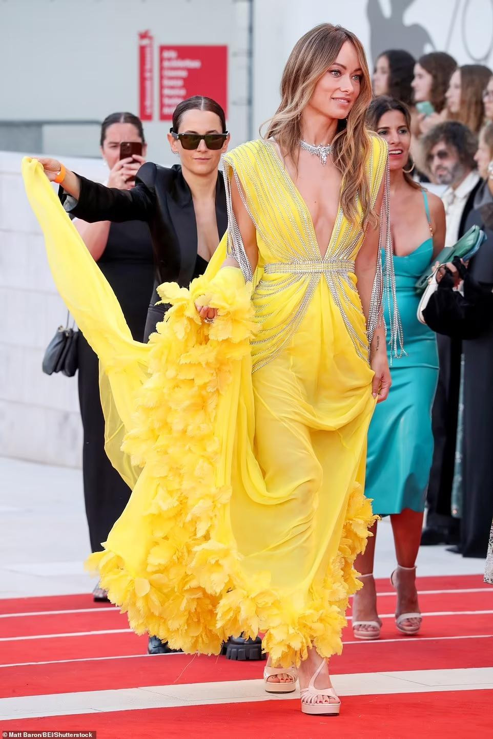 Trong phim, Olivia đảm nhận vai trò đạo diễn và nữ phụ Bunny, bạn thân của nữ chính Alice Chambers. "Don't Worry Darling" thuộc thể loại kinh dị, tâm lý lấy bối cảnh ngoại ô sa mạc California những năm 1950. Phim xoay quanh cặp vợ chồng trẻ Alice và Jack Chambers tưởng chừng như hạnh phúc nhưng lại ẩn chứa nhiều bí mật nguy hiểm liên quan đến công việc của Jack.