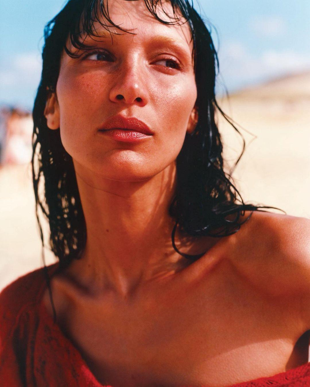 Trong cuộc phỏng vấn với i-D, Bella lớn lên trong làng giải trí, có những thời điểm cô đánh mất bản thân. Tuy nhiên, ngay từ đầu cô đã xác được những phần tính cách khiến cô trở nên khác biệt. "Mọi người có thể bịa ra những câu chuyện về tôi. Họ có thể hình thành bất kỳ phiên bản nào của tôi mà họ muốn trong đầu. Nhưng tôi nghĩ sự thật và ánh sáng luôn luôn kết thúc những đồn đoán đó. Sự thật của tôi, tôi thực sự là ai và tôi đại diện cho điều gì, sẽ được nhìn thấy", cô trải lòng.