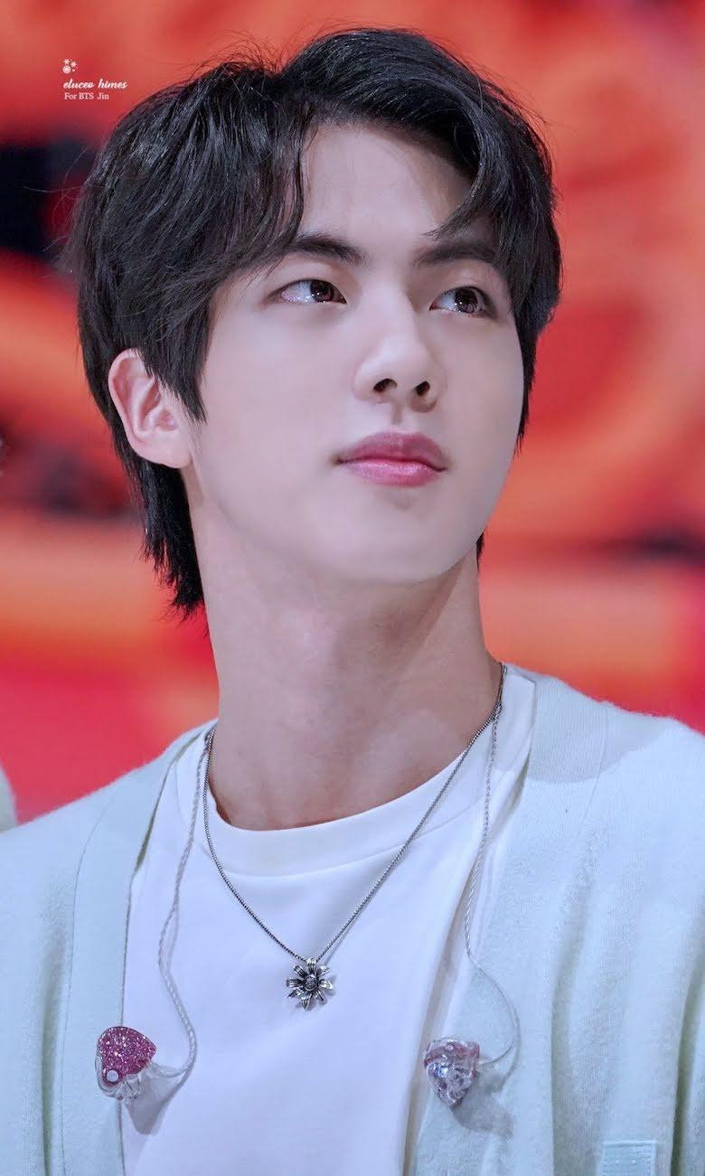 1. Jin (BTS) giành vị trí đầu bảng với hơn 855.000 bình chọn, bỏ xa các "đối thủ" khác.
