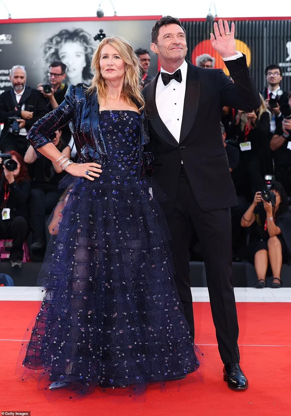 Laura Dern vào vai Kate, vợ cũ của Peter. Sau khi ly hôn, cô một mình nuôi con trai Nicholas (Zen McGrath). Tuy nhiên, mâu thuẫn trong cuộc sống gia đình khiến thiếu niên 17 tuổi quyết định rời xa mẹ để chuyển đến sống với bố và mẹ kế.